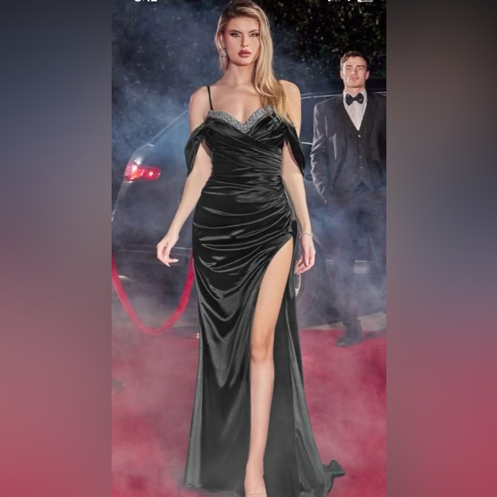 Black Sleeveless Sweetheart Maxi Gown